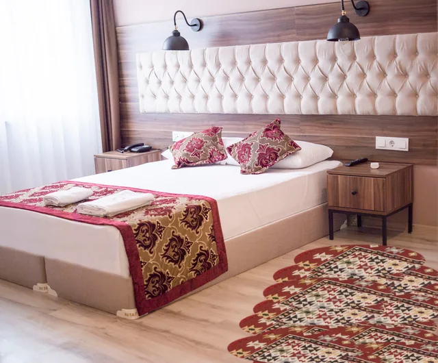غرفة قياسية بسرير مزدوج، The Reina Hotel 1/4