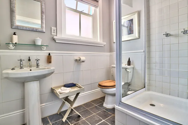Deluxe, Double Bed, Parker Cottage 5/7