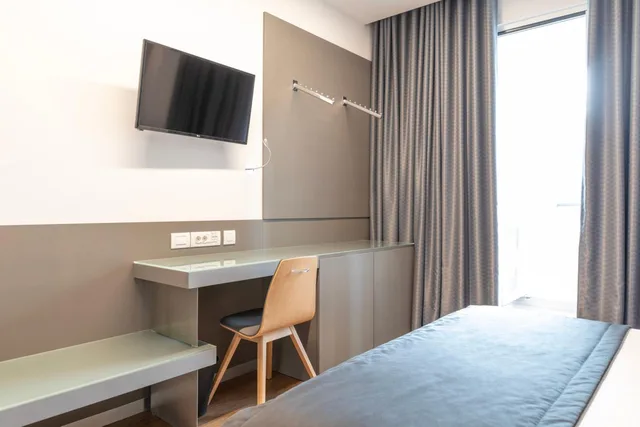 Renovated, Double Bed، Alif Campo Pequeno 3/7
