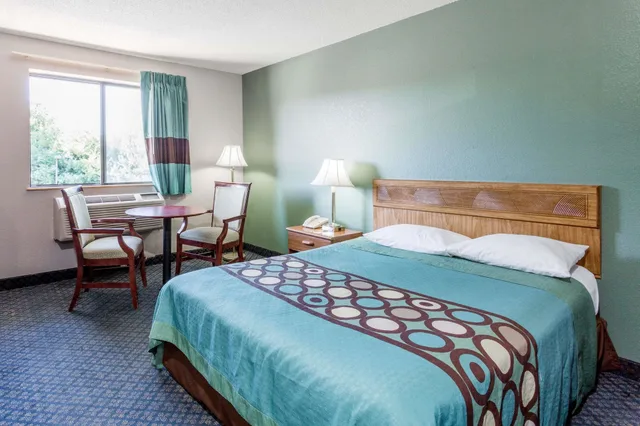 غرفة بسرير كوين، Super 8 By Wyndham Richmond Midlothian Turnpike 1/5