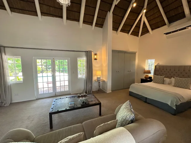 Elegant, Suite, King and Twin Beds, Garden and Pool View، Wedgeview Country House Spa 1/3