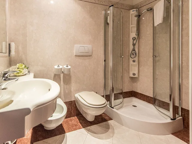 غرفة كلاسيكية بسرير مزدوج بشرفة، Admiral Hotel Villa Erme 3/3