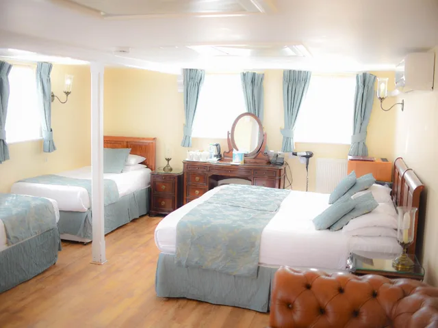 غرفة عائلية بسرير مزدوج وسريرين منفصلين، Castle House 1/1
