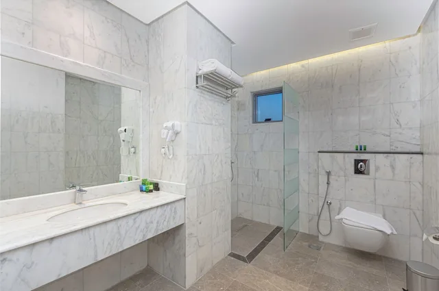 Standard, Twin Beds, The Seasons Hotel 2/5