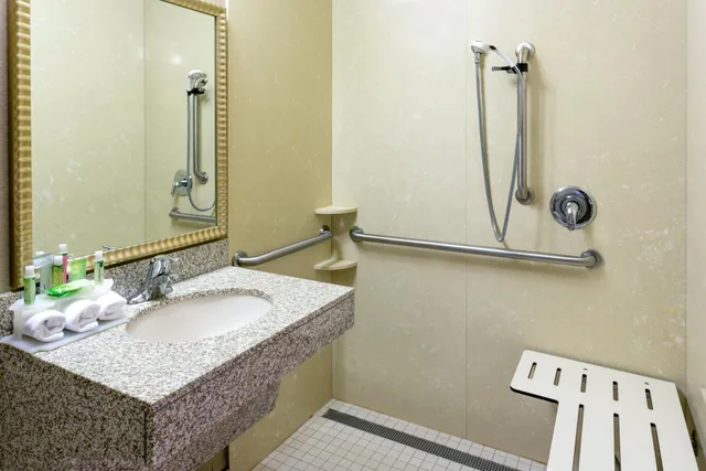 جناح استوديو بسرير كينج لذوي الإعاقة، Holiday Inn Express Grants Pass 3/3