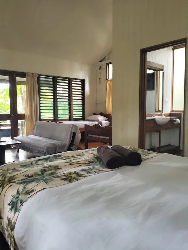 Bure, 1 Queen and 1 Single Bed, Water View، Rainforest Eco Lodge 1/4