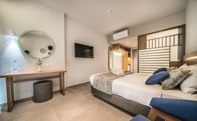 Superior, Double Bed, Side Sea View، Adele Beach Hotel 2/5