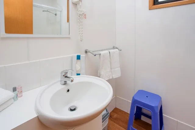 كابينة عائلية بسرير كوين وأسرّة بطابقين، Bendigo Park Lane Holiday Park 2/2