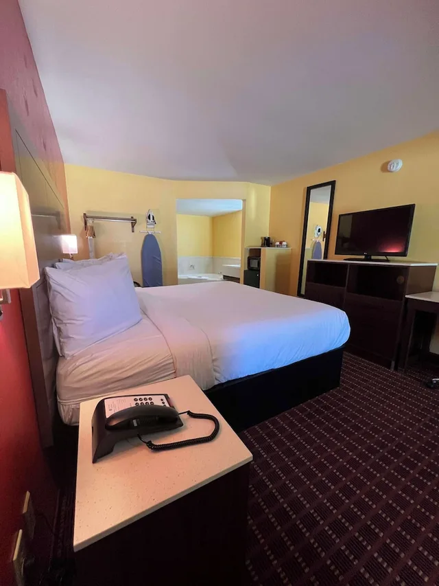 غرفة قياسية بسرير كينج لذوي الإعاقة، SureStay by Best Western Gulfport 3/3
