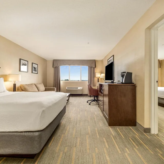 جناح، HOLIDAY INN LETHBRIDGE 5/10