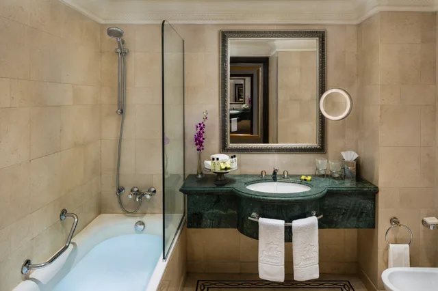 غرفة كلاسيكية، Intercontinental Phoenicia Beirut 2/2