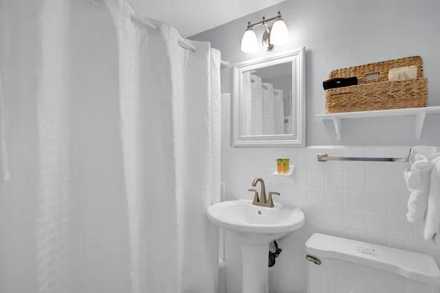غرفة قياسية بفراش فوتون وسرير كينج وسرير فردي، Seascape Resort and Marina 3/4