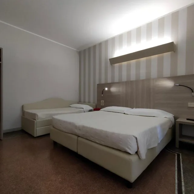 غرفة أساسية ثلاثية، Hotel Vittoria 2/5