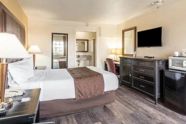 غرفة قياسية بسرير كينج، Americas Best Value Inn Suites Flagstaff 2/9