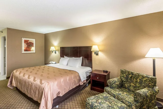 غرفة بسرير كينج لذوي الإعاقة، Quality Inn Rolla MO 1/5
