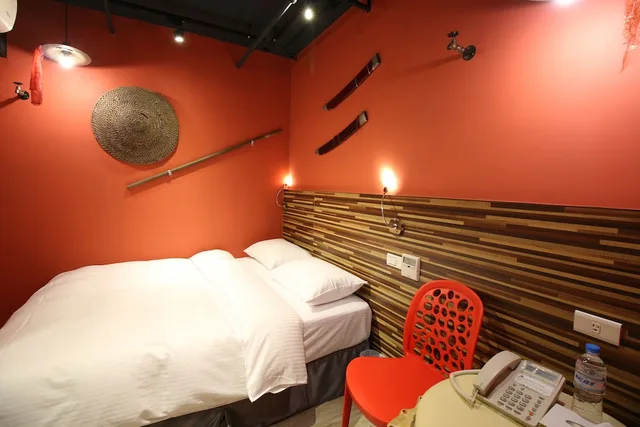 Business, Double Bed, No Window، R10 Eco Hotel 2/10