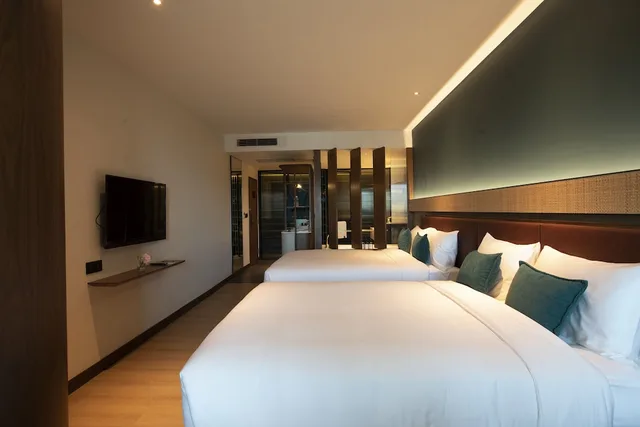Eden, Deluxe, 2 Queen Beds, The Luma Hotel 2/4