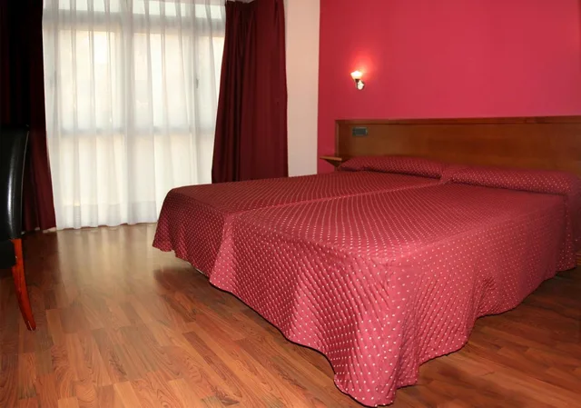 غرفة بسريرين منفصلين، Hotel Virgen de Covadonga 8/10