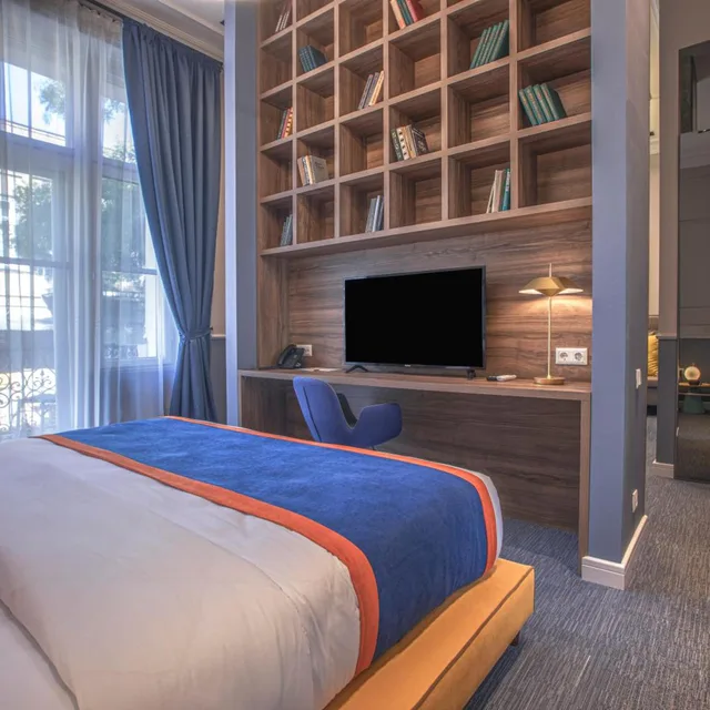 جناح بشرفة، Heritage Hotel and Suites 3/7