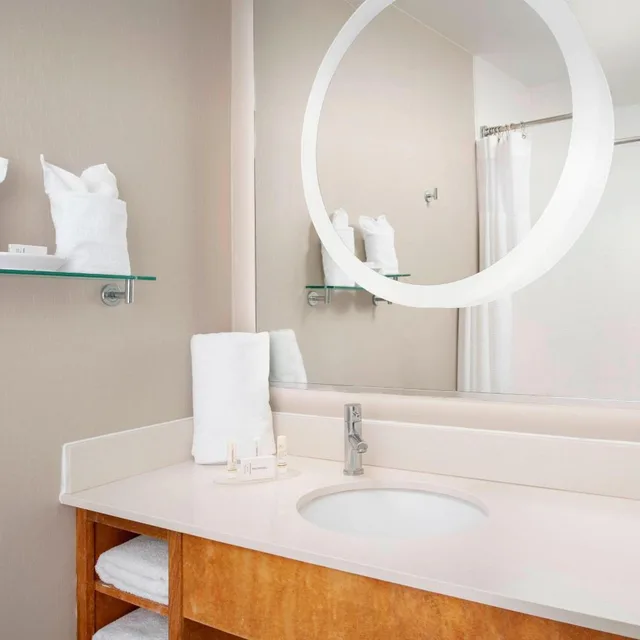 جناح بسريرين كوين مع سرير سحّاب إضافي مع أريكة، Springhill Suites By Marriott Potomac Mills Woodbridge 2/4