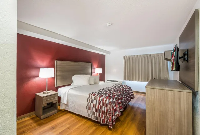 غرفة بسرير كوين لذوي الإعاقة، Red Roof Inn Rochester Airport 4/7