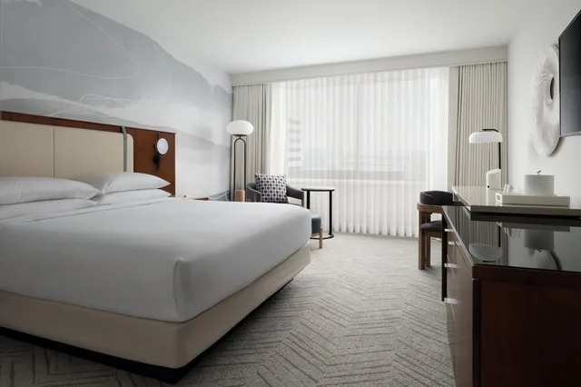 غرفة بسرير كينج، Marriott Long Beach Downtown 1/6