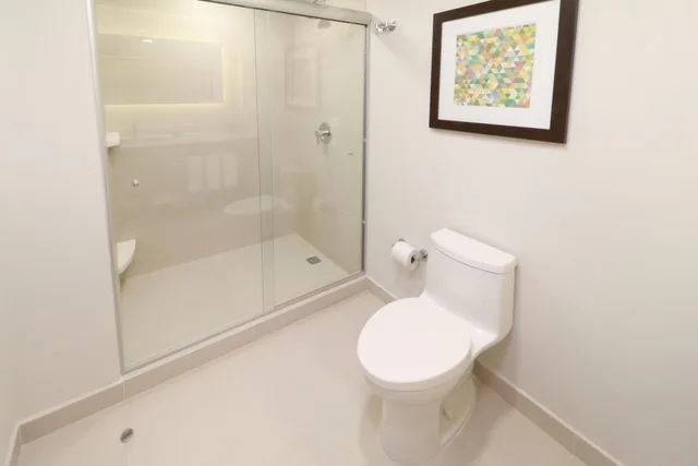 جناح بسرير كينج بشرفة مع أريكة، Holiday Inn Express And Suites Playa Del Carmen 5/8