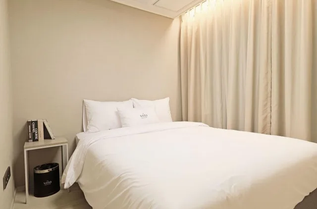 Club, Queen Bed, Sofa, Sota Suite Pyeongtaek Godeok 3/8
