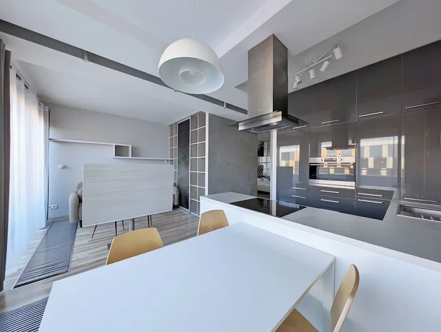 Tower, Panoramic, Studio, Suite, Queen Bed, Sofa, Balcony، Turnau City Aparthotel 5/10
