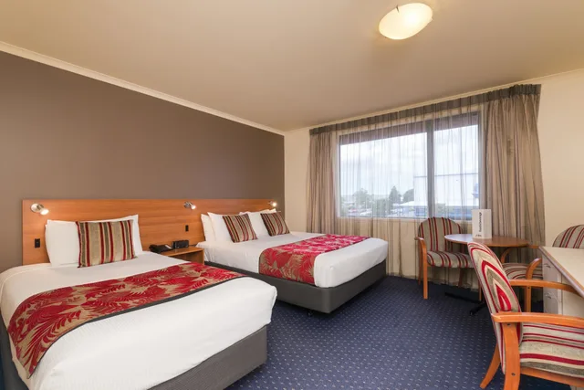 Connecting, 4 Queen Beds, Heartland Hotel Auckland Airport 3/7