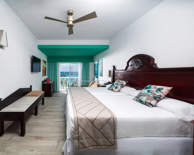 جناح جونيور بسريرين مزدوجين بإطلالة على البحر بغرفتي نوم، RIU Ocho Rios All Inclusive 1/3