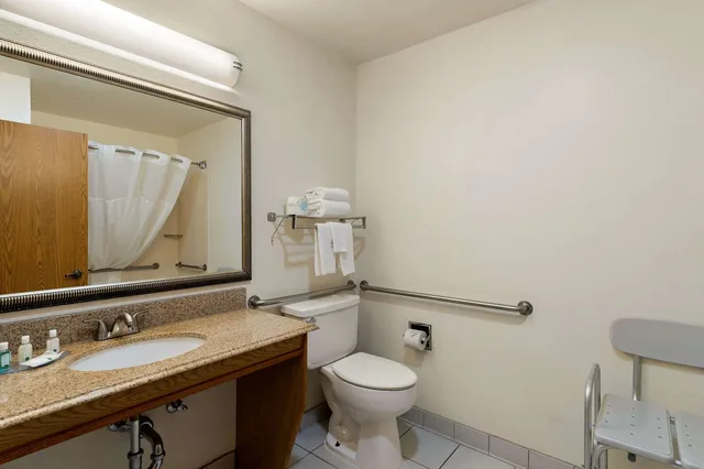 غرفة بسرير كوين لذوي الإعاقة، Quality Inn Cheyenne I-25 South 4/5