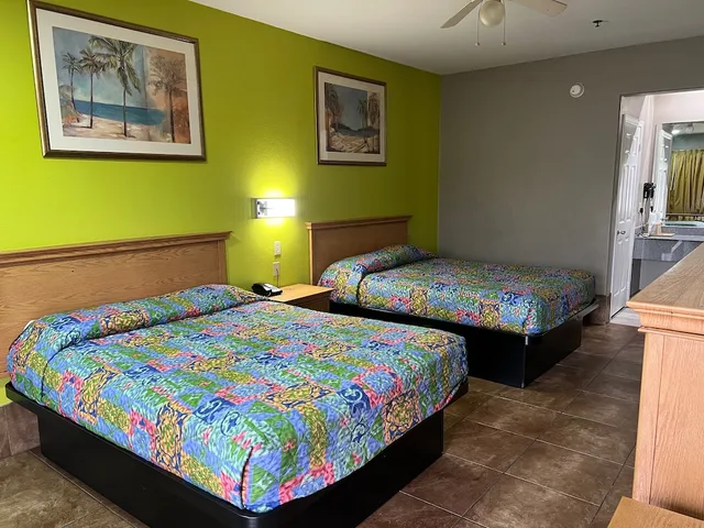 Deluxe, 2 Queen Beds, Smoking, Texas Inn - Weslaco/Mercedes 1/5