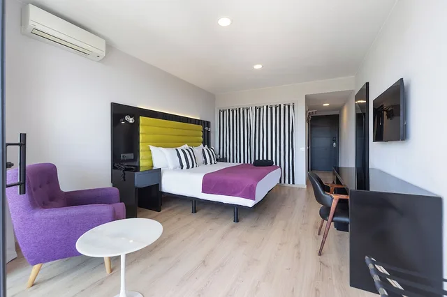 غرفة قياسية بسرير كينج بشرفة، Melia Begur Aigua Blava 2/4