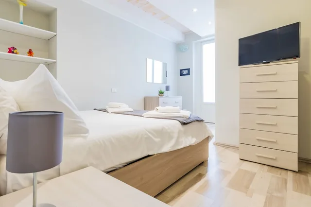 2 Bedrooms, Luxury, Apartment, 2 Queen Beds, 2 Bathrooms, Sofa، Milan Retreats - Central Station 5/7