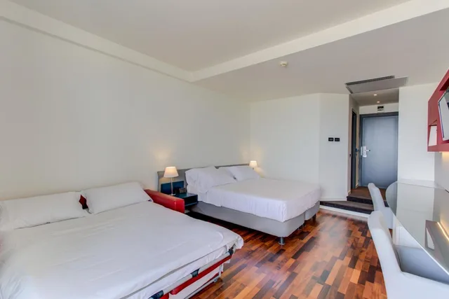 غرفة رباعية، Kursaal Hotel 2/3