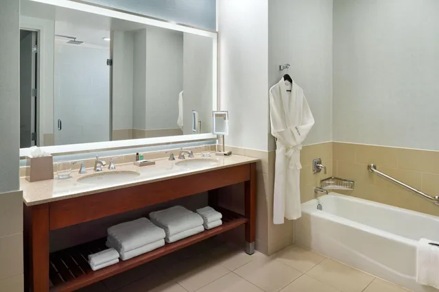 غرفة بسرير مزدوج لذوي الإعاقة، Westin Memphis Beale Street 4/5