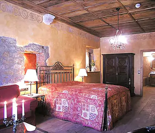Explorer, Deluxe, Double Bed، Historik Gotisches Haus Garni 1/6