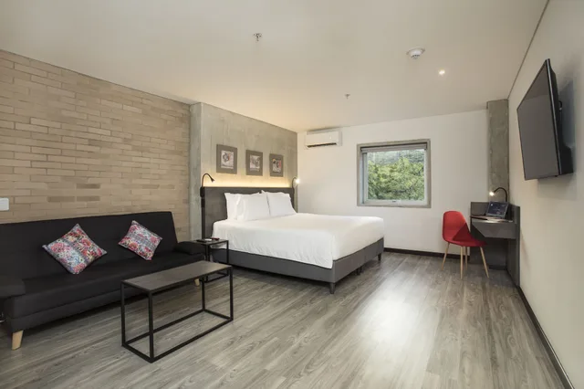 Superior, Queen Bed, Hotel Quinta Norte Chipichape Cali 2/9