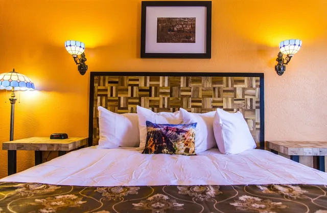 Standard, King Bed, Mountain View Lodge 3/5