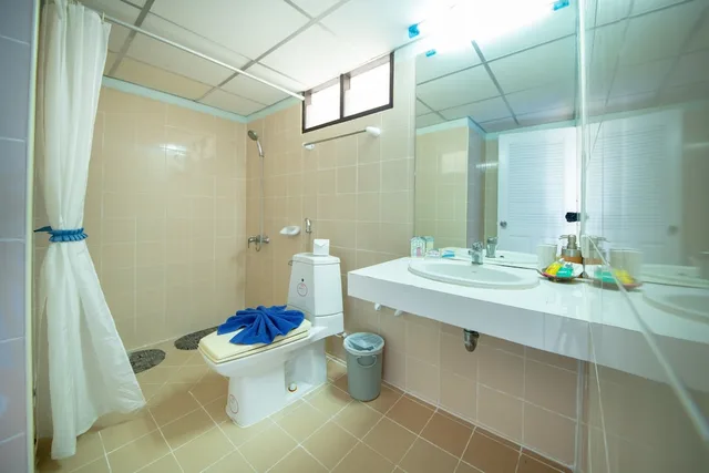 بنغل ديلوكس بسرير كوين وسرير فردي، Bay Beach Resort 5/6