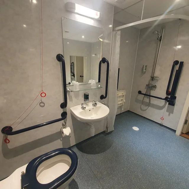 Superior, Queen Bed, Accessible, Brae Hotel 5/5