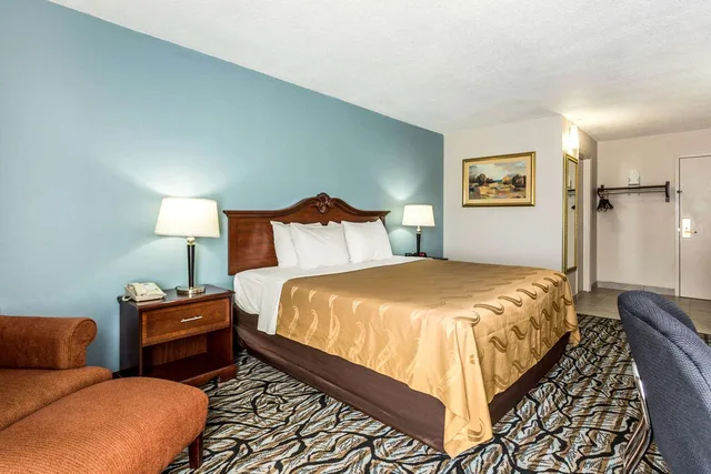 غرفة بسرير كينج لذوي الإعاقة، Quality Inn Fort Mill near Carowinds Blvd. 2/3