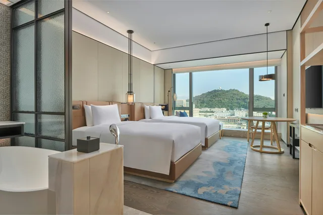 غرفة تنفيذية بسريرين منفصلين، DoubleTree by Hilton Shenzhen Airport 1/2