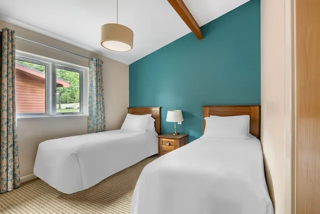 شقة بسريرين منفصلين بغرفتي نوم مع أريكة، Wychnor Park Country Club 3/10