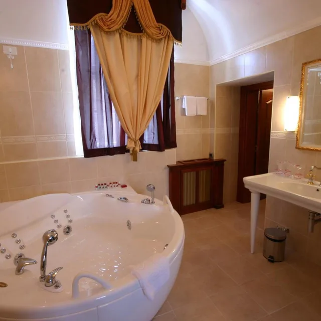 جناح غراند، Hotel Leopold I 6/6
