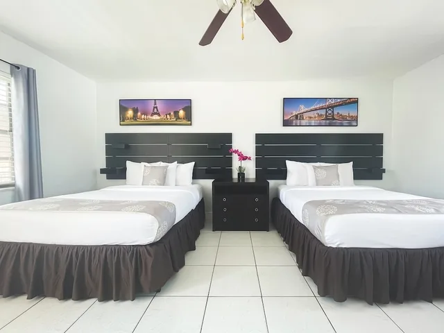 شقة عائلية بسرير كوين وسرير مزدوج مع أريكة، Blue Wave Hollywood Beach 1/3