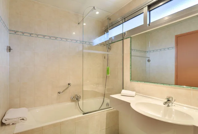 Superior, Family, King Bed, with Child Extra Bed، Best Western Hotel Mediterranee Menton 4/5