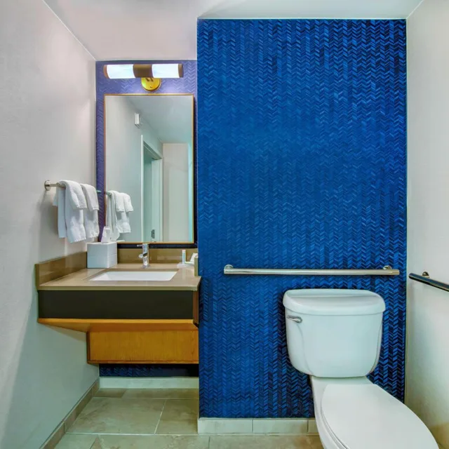 جناح تنفيذي بسرير كينج مع أريكة، Country Inn and Suites By Carlson, Cortland, NY 5/8