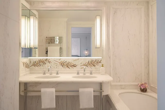 Deluxe, Hotel Plaza Athenee 6/7